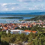 Apartment Awesome In With Wifi Betina (Sibenik-Knin)