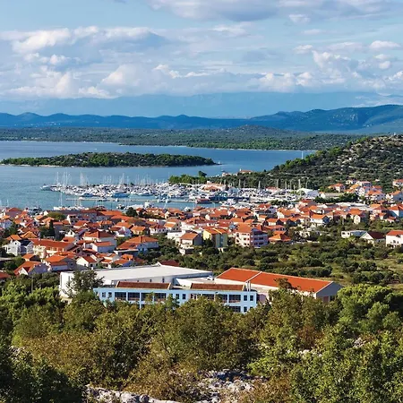 Apartment Stunning In With Wifi Betina (Sibenik-Knin)